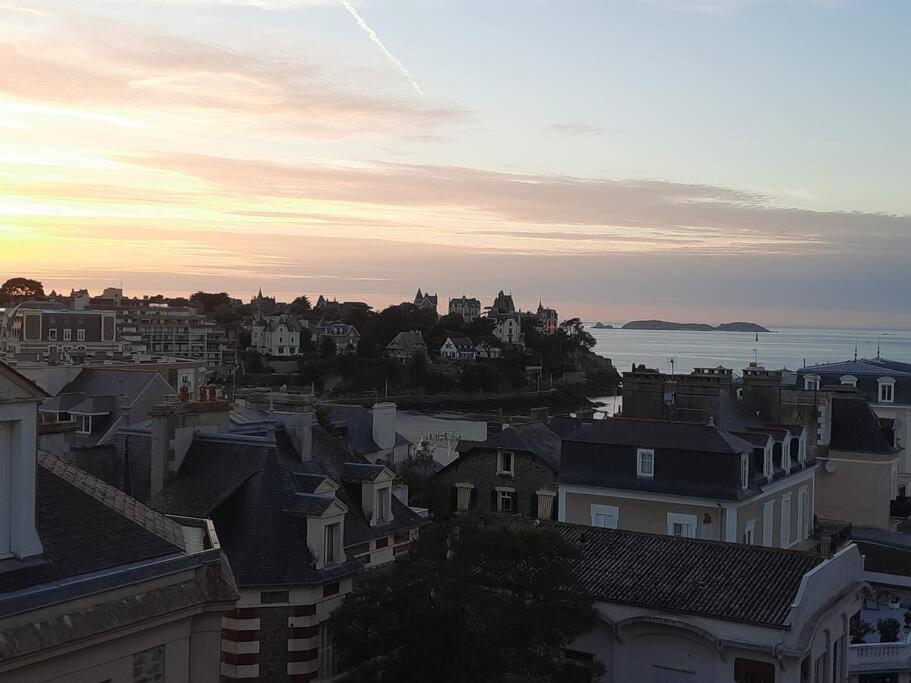 Le Jacaranda-A 2 Min De La Plage, Hyper Centre De Dinard, Vue Mer De La Fenetre エクステリア 写真